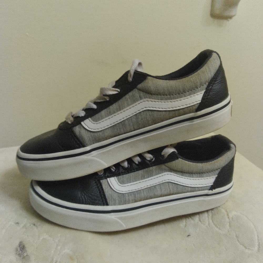 YOUTH Vans Black & Grey Sneakers Size 2.5 Kids